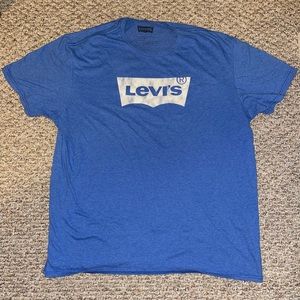 Levi’s men’s xl t shirt.